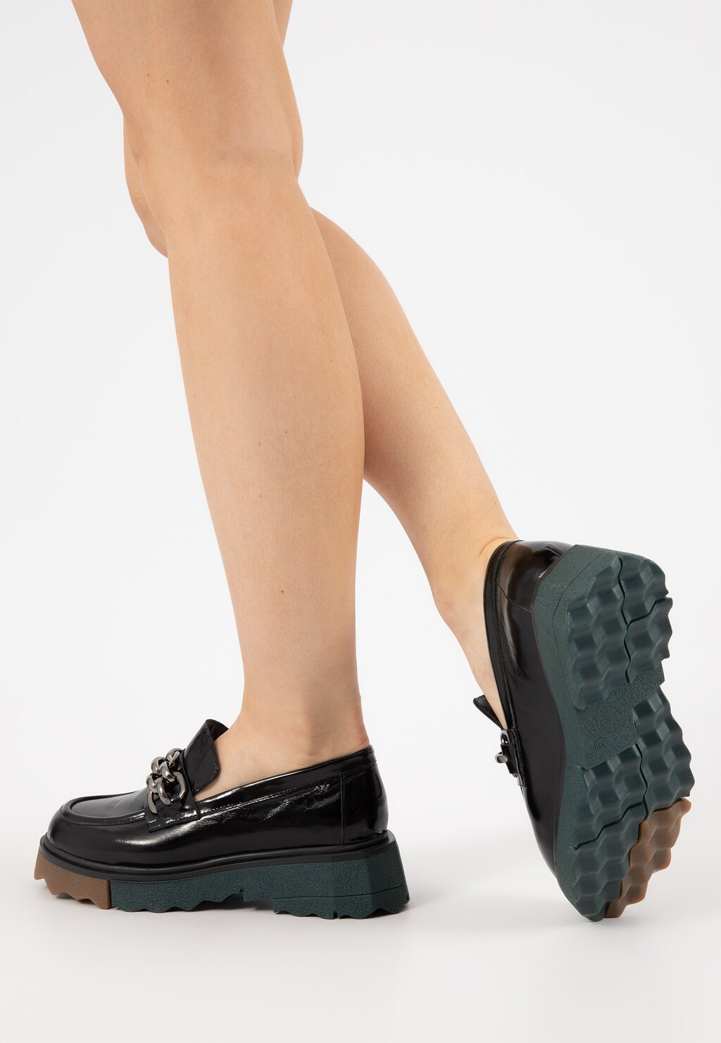 Štýlové mokasíny dámske z lakovanej čiernej kože 46176-31 Widok 9