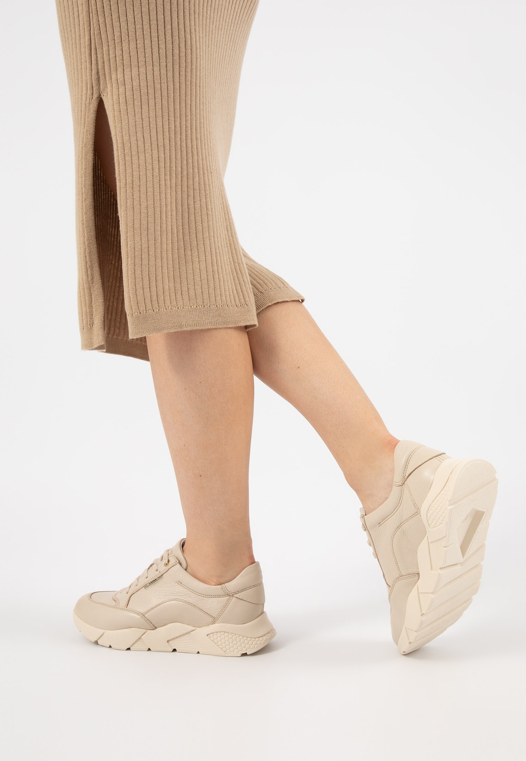 Stylové béžové dámské sneakersy z přírodní kůže 9406-53 Widok 9
