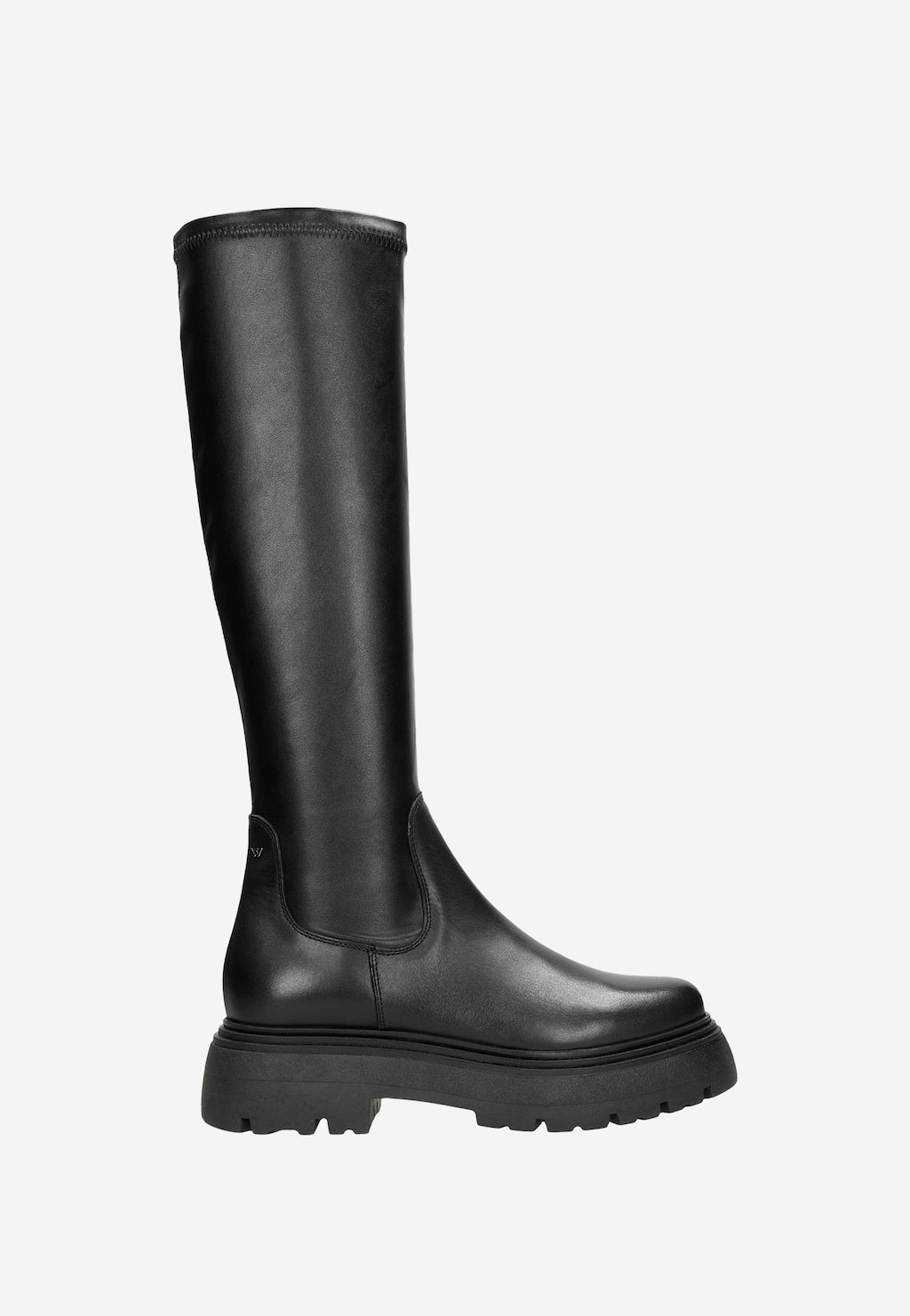 Czarne skórzane kozaki damskie Wojas 71036-81 z wysoką cholewką, na masywnej podeszwie, widok z boku, podkreślający elegancki, nowoczesny design obuwia.