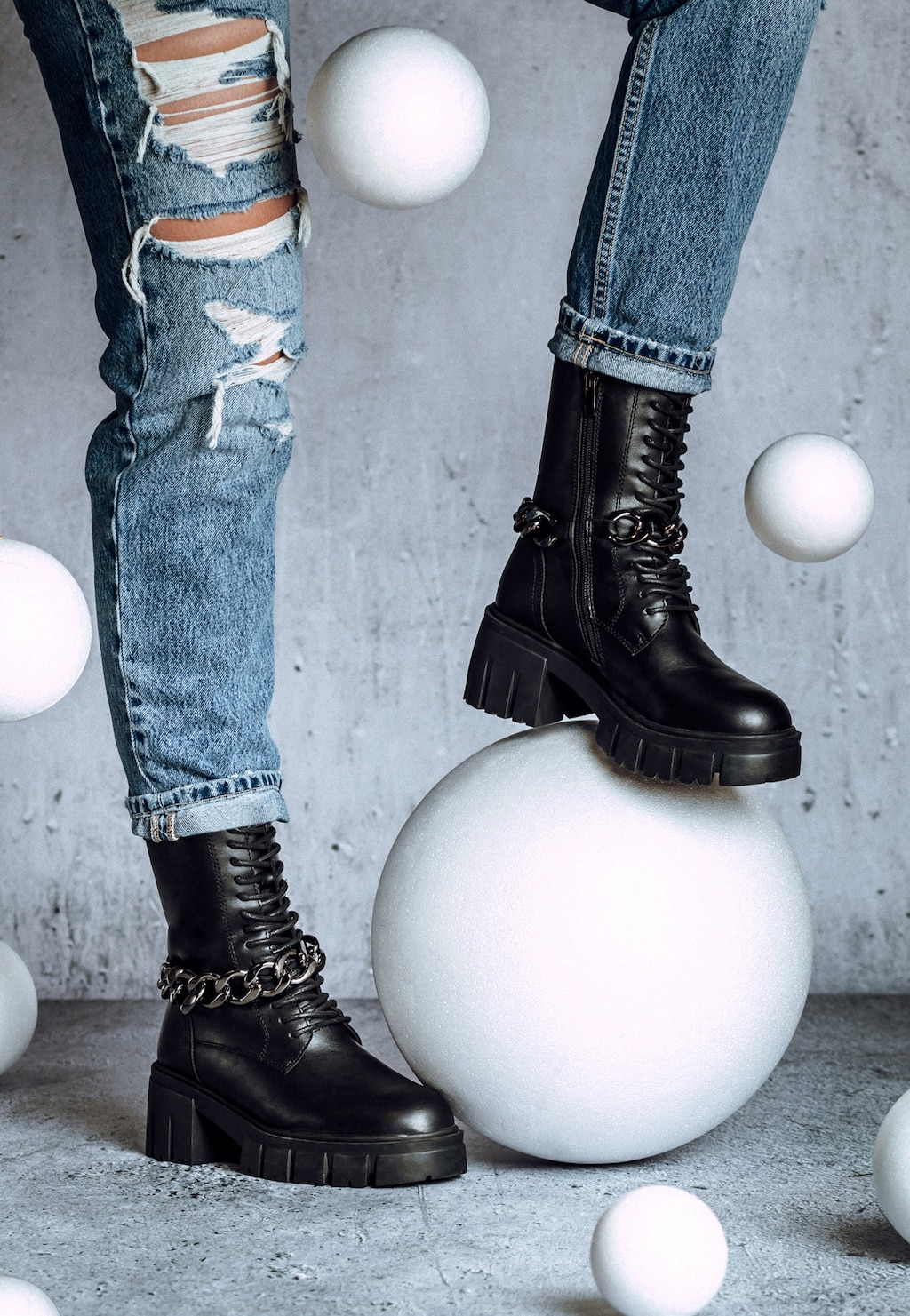 WJS czarne trzewiki damskie z ekoskóry z łańcuchem WJS55032-51 Widok 1