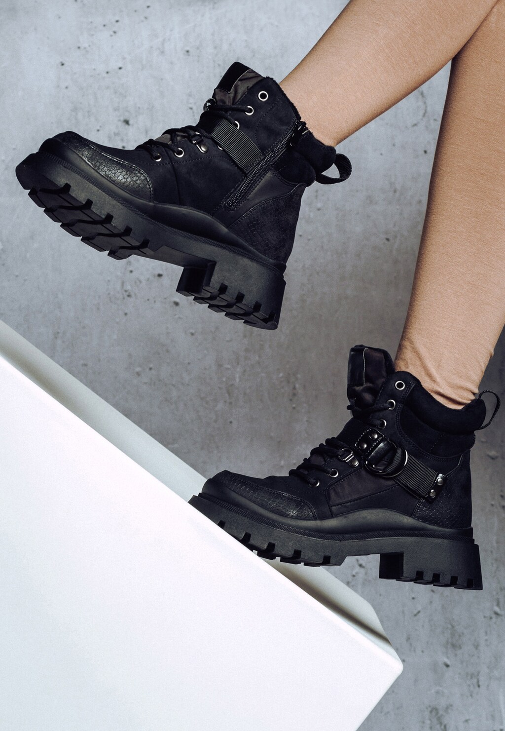 WJS czarne trzewiki damskie typu workery  WJS55038-81 Widok 1