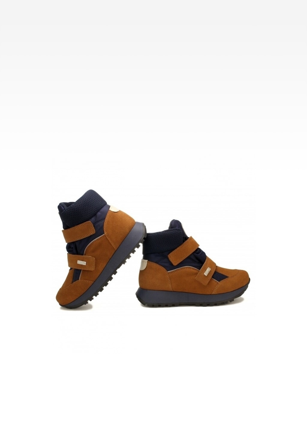 Trzewiki ocieplane BARTEK 14165005 w kolorze brązowo-granatowym z rzepami, widok z boku, ocieplana konstrukcja zimowa na grubej podeszwie.