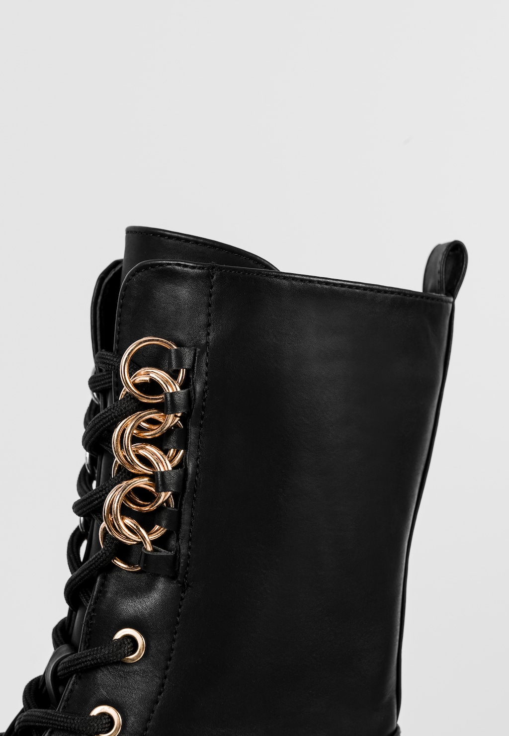 WJS czarne sznurowane trzewiki damskie ze złotymi ozdobnymi kółkami WJS55041-51 Widok 4