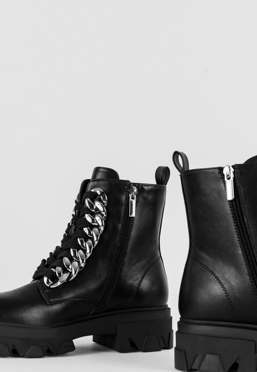 WJS czarne trzewiki damskie ze srebrnymi łańcuchami WJS55046-51 Widok 4