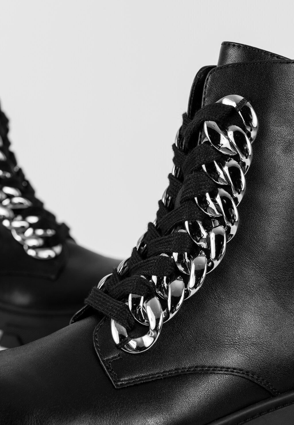 WJS czarne trzewiki damskie ze srebrnymi łańcuchami WJS55046-51 Widok 5