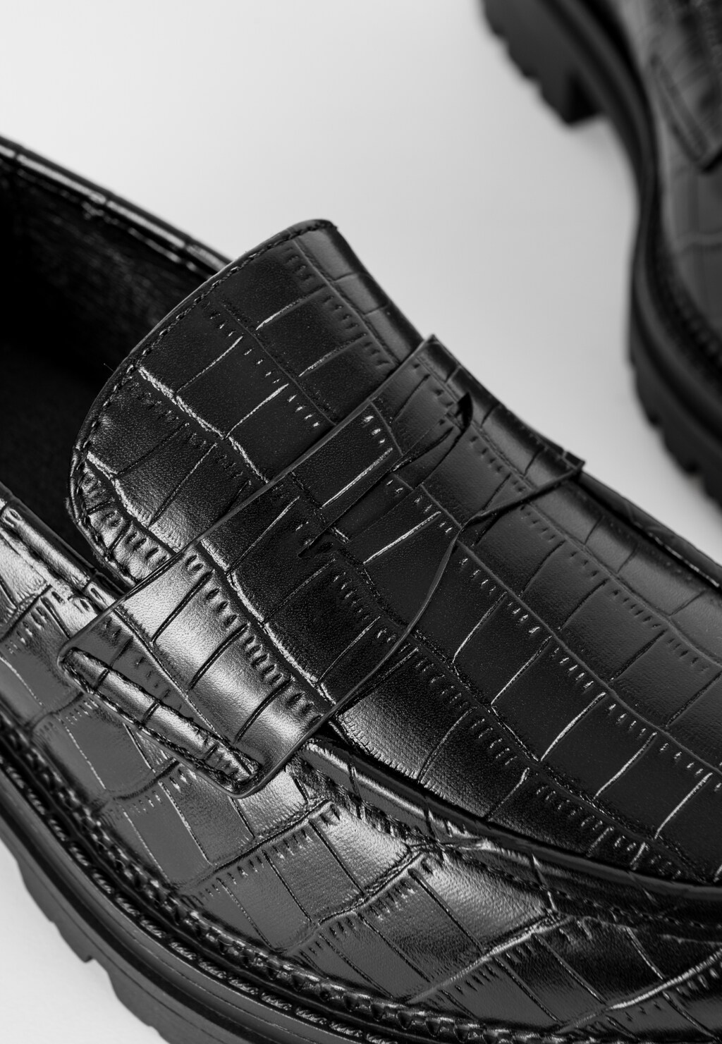 WJS czarne mokasyny damskie z tłoczeniem imitującym skórę krokodyla WJS70011-51 Widok 4