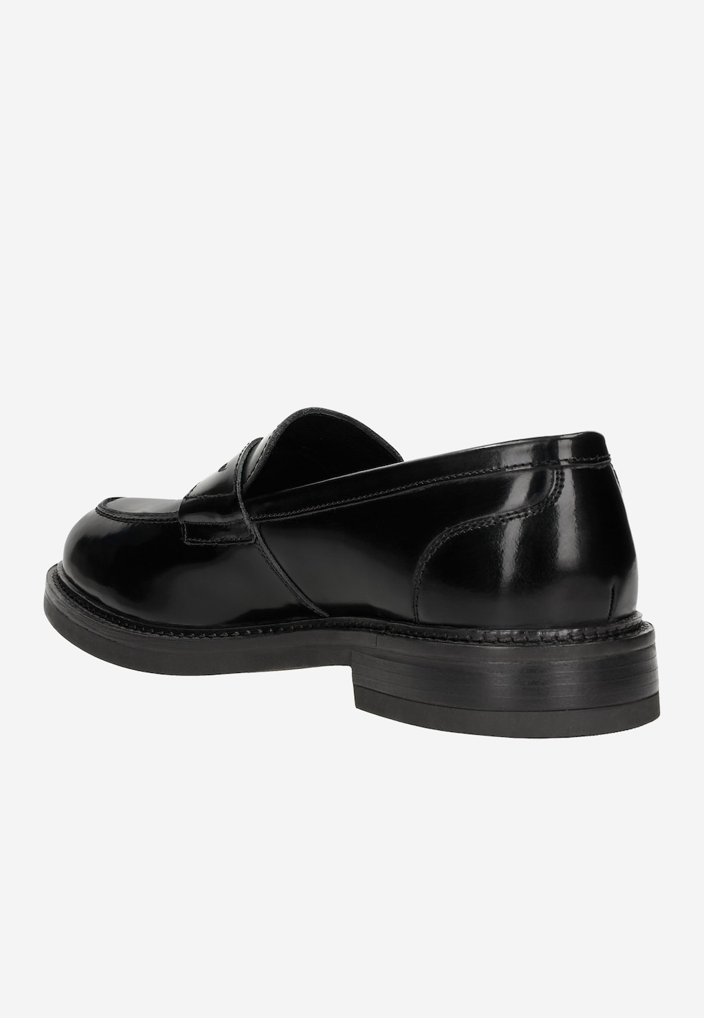 Czarne lakierowane mokasyny męskie Wojas 10137-31 typu penny loafers, widok z boku ukazujący błyszczącą skórę, charakterystyczny pasek na podbiciu i niski obcas.
