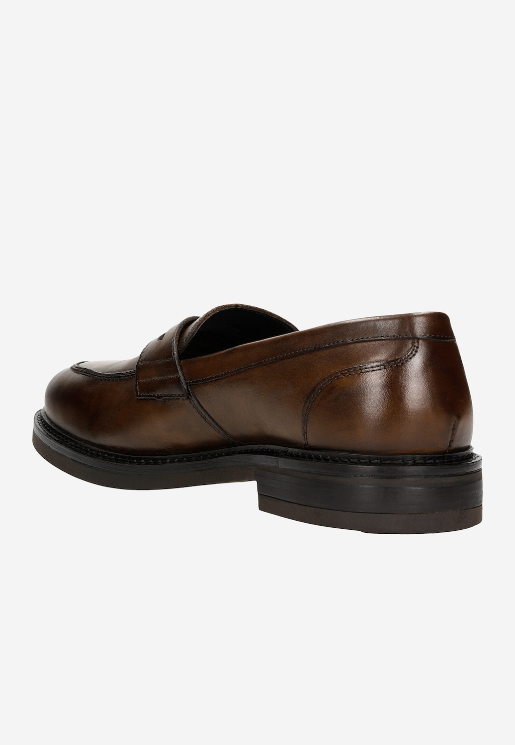 Brązowe mokasyny męskie Wojas 10137-52 z licowej skóry, widoczne z boku, z charakterystycznym paskiem na przodzie i czarną podeszwą o klasycznym, eleganckim designie.