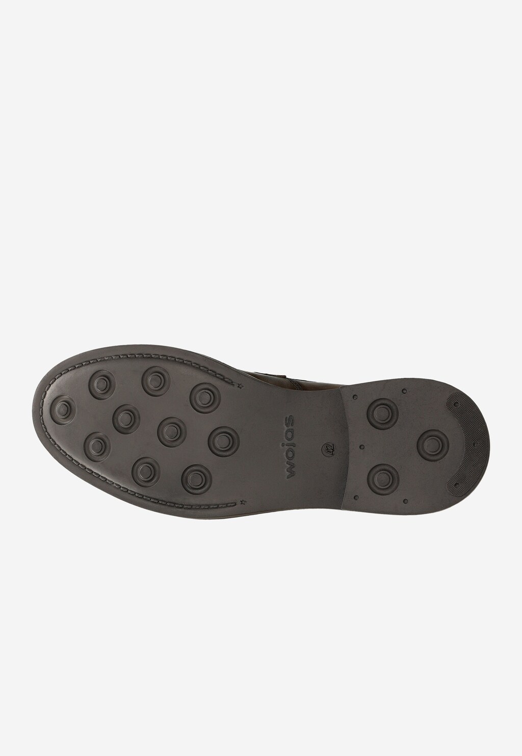 Podeszwa brązowych mokasyn męskich Wojas model 10137-52 ze skóry licowej, z okrągłymi gumowymi elementami zapewniającymi przyczepność i logo marki.