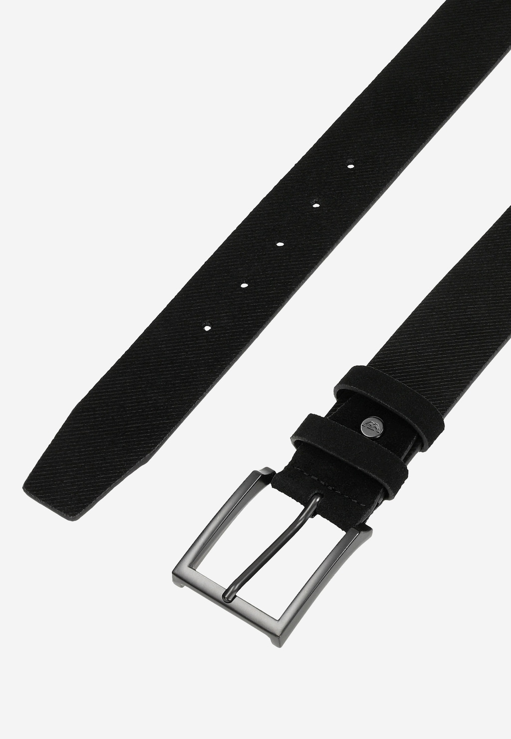 Czarny pasek męski Wojas model 93077-61 z elegancką teksturą na skórze i metalową klamrą, widok z góry pokazujący całą długość paska z pięcioma otworami regulacyjnymi.