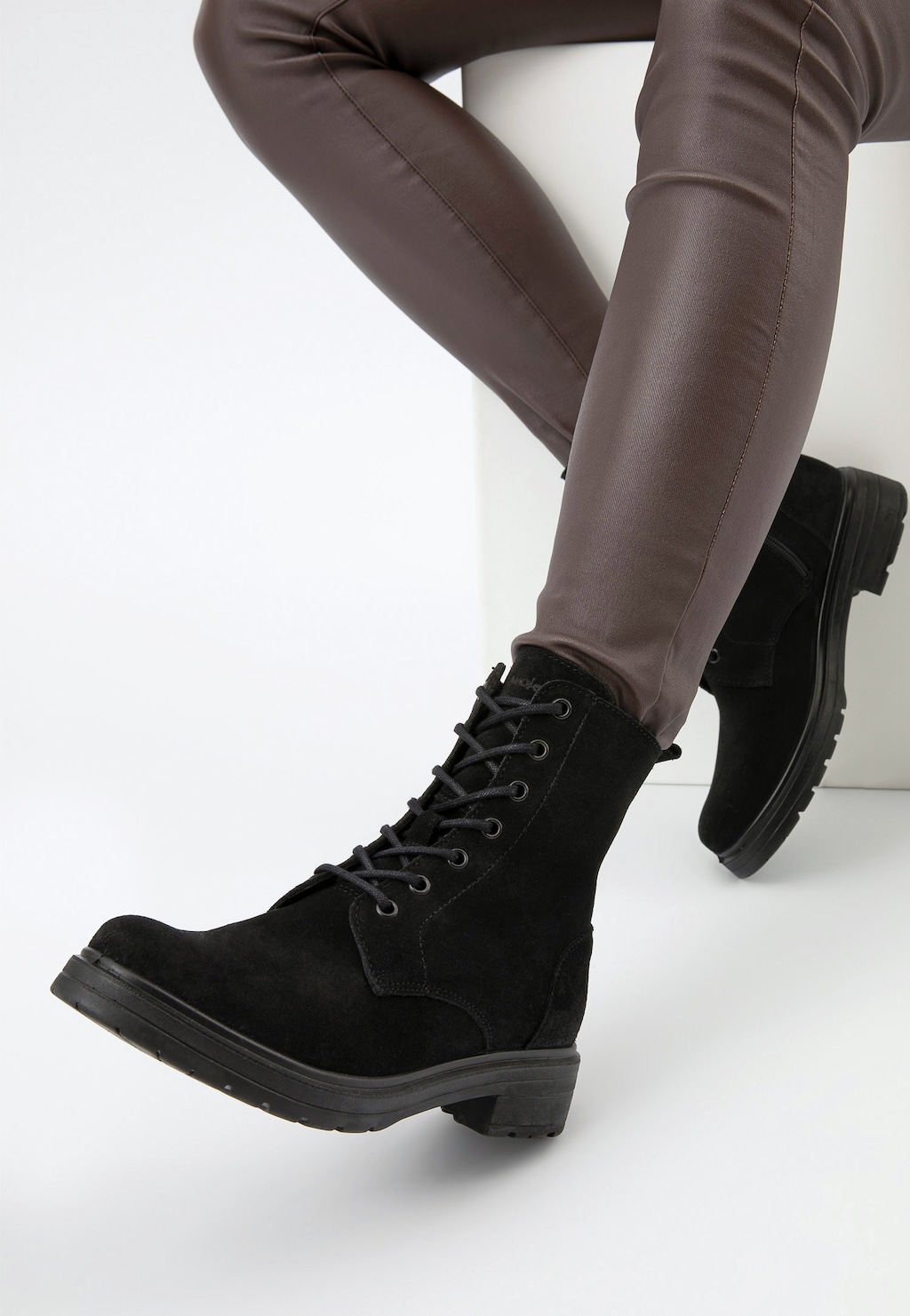 Czarne bikery damskie ze skóry welurowej 64027-61 Widok 7