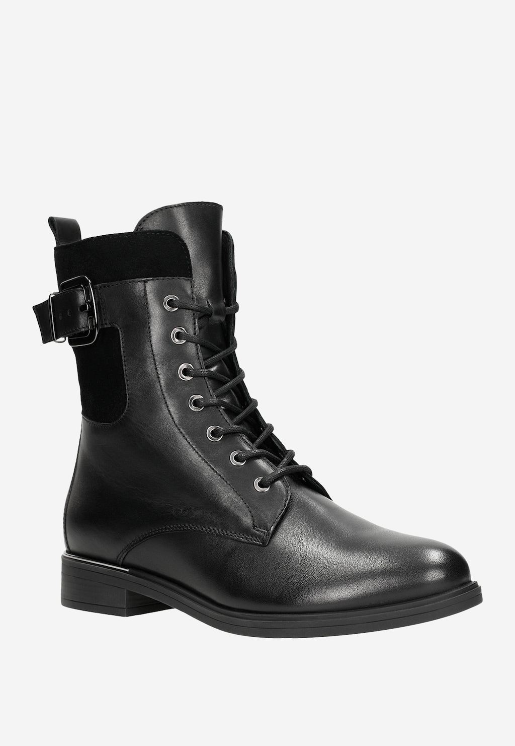 Eleganckie czarne trzewiki damskie Wojas 64042-71 z łączonych materiałów - weluru i skóry licowej, sznurowane, z ozdobną klamrą na cholewce i niskim obcasem.