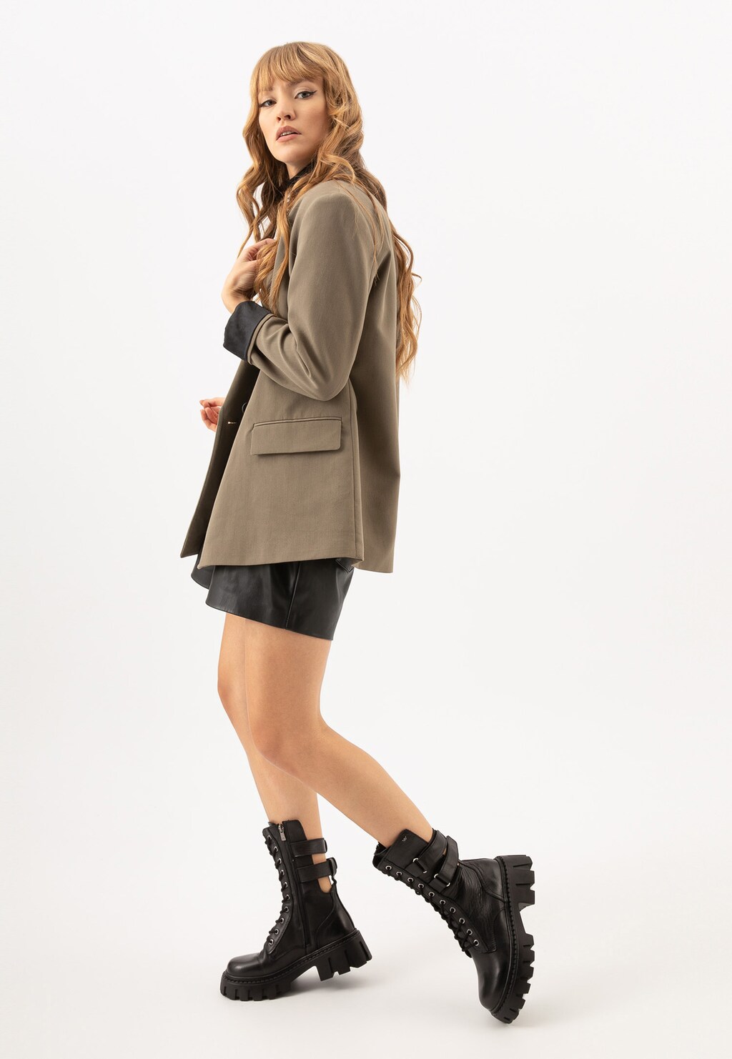 Wysokie trzewiki damskie w alternatywnym stylu 64088-51 Widok 1