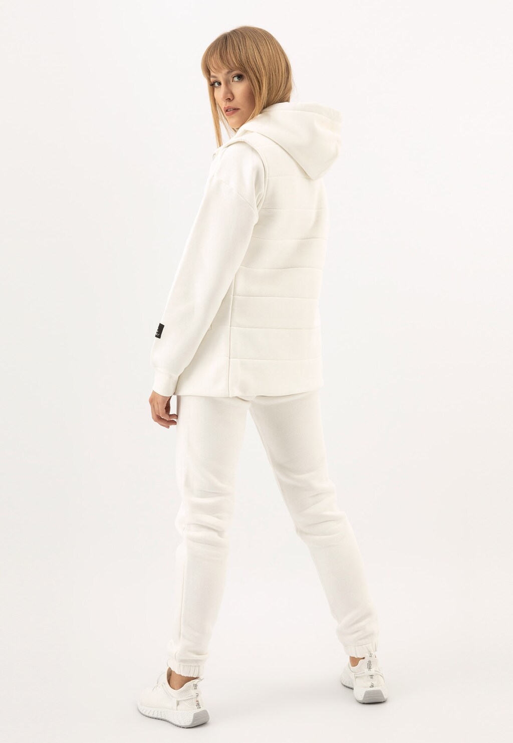 RELAKS biała kamizelka dresowa na zamek  R98020-19 Widok 3