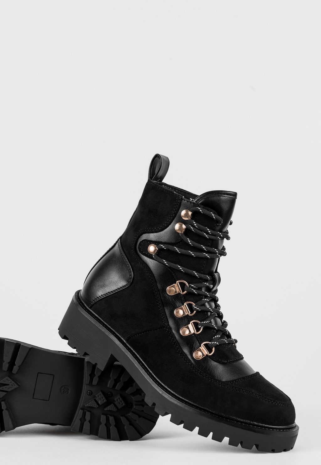 WJS czarne trzewiki damskie ze złotymi elementami WJS55035-71 Widok 3