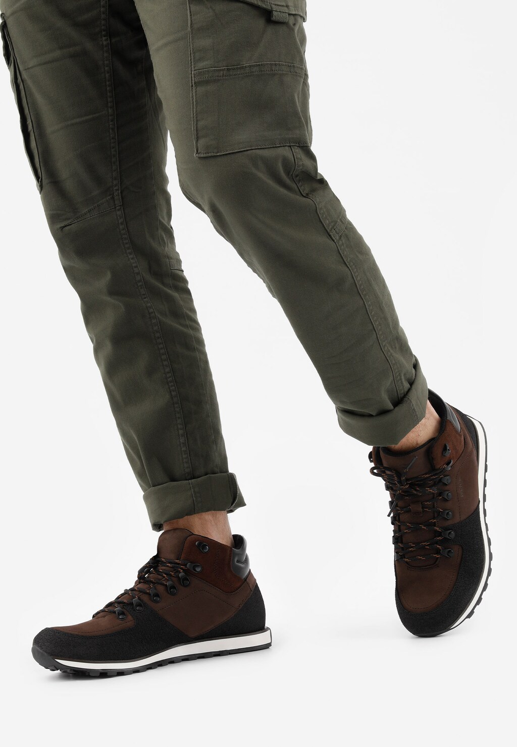 Pánske kožené čižmy v obľúbenej kombinácii hnedej a čiernej 24010-72 Widok 8