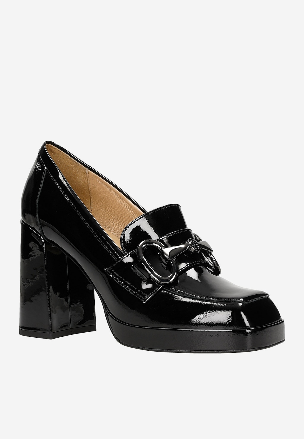 Eleganckie czarne lakierowane mokasyny damskie Wojas 46216-31 na wysokim słupku z metalową ozdobą, widoczne z boku, podkreślające nowoczesny charakter i wyrafinowany design.