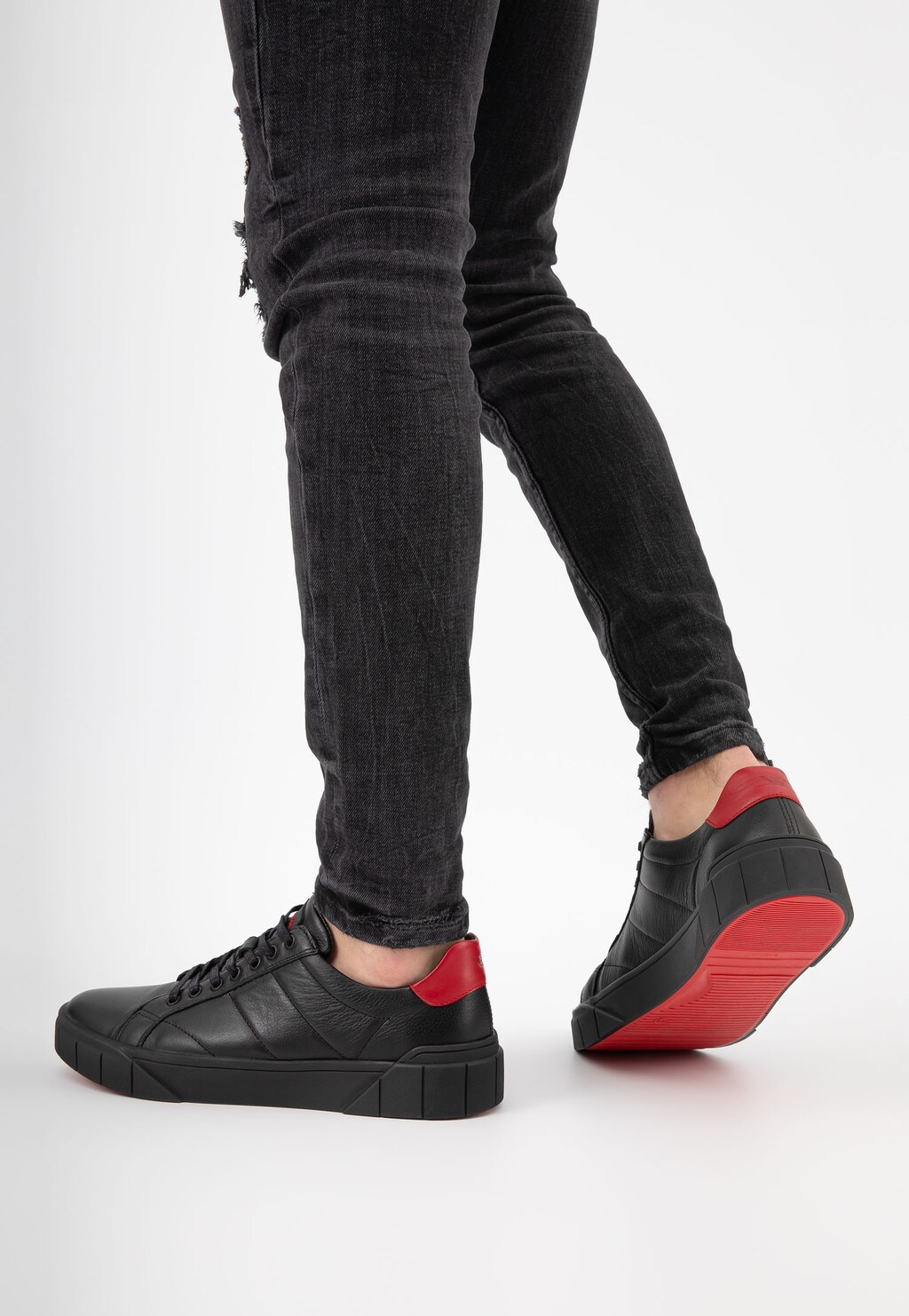Czarne trampki męskie z czerwonym zapiętkiem 10127-50 Widok 8