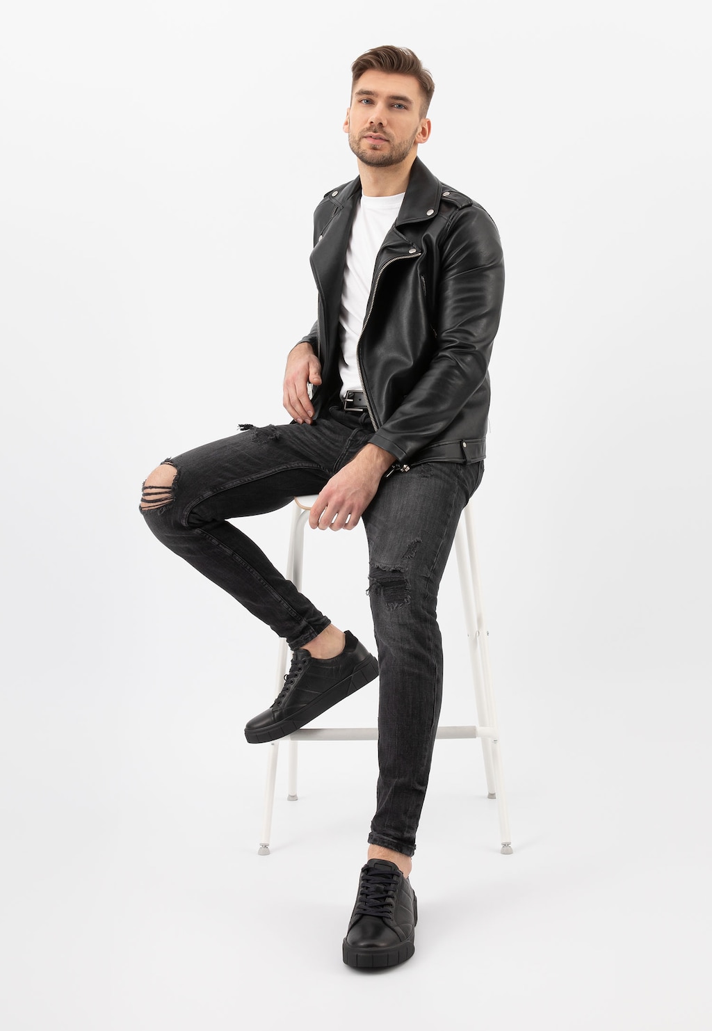 Czarne trampki męskie ze skóry licowej 10127-51 Widok 1