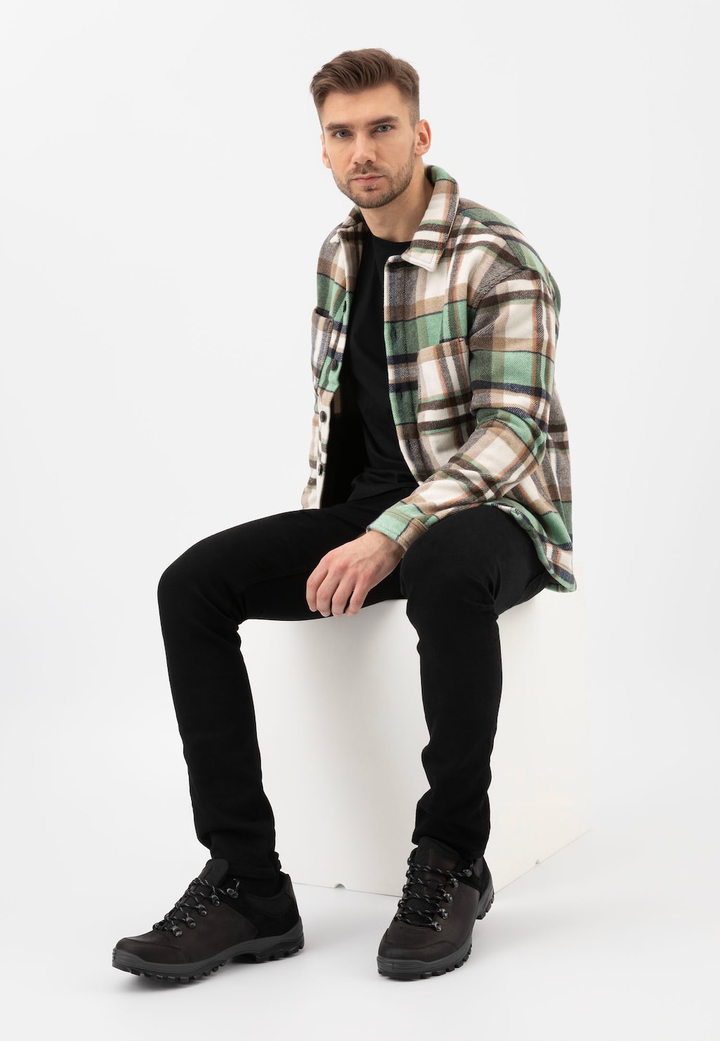 Półbuty trekkingowe w kolorze czarnym 10068-91 Widok 7