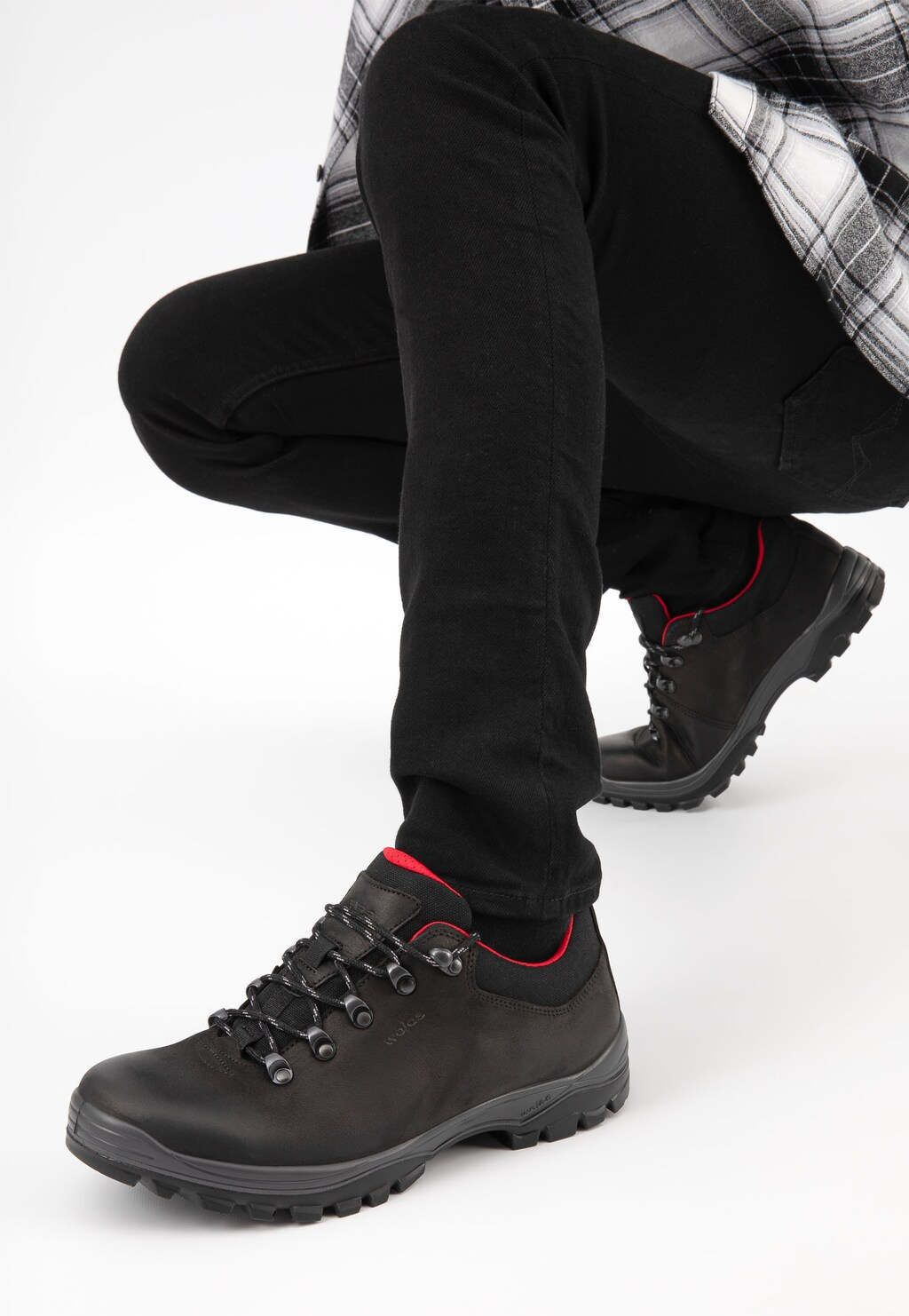Czarne trekkingowe półbuty męskie z czerwonym wnętrzem 10069-95 Widok 7