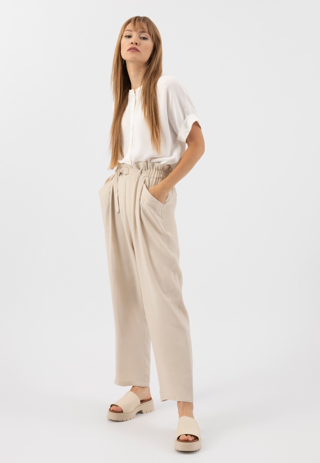 Beżowe klapki damskie na wysokiej podeszwie 74020-54 Widok 1