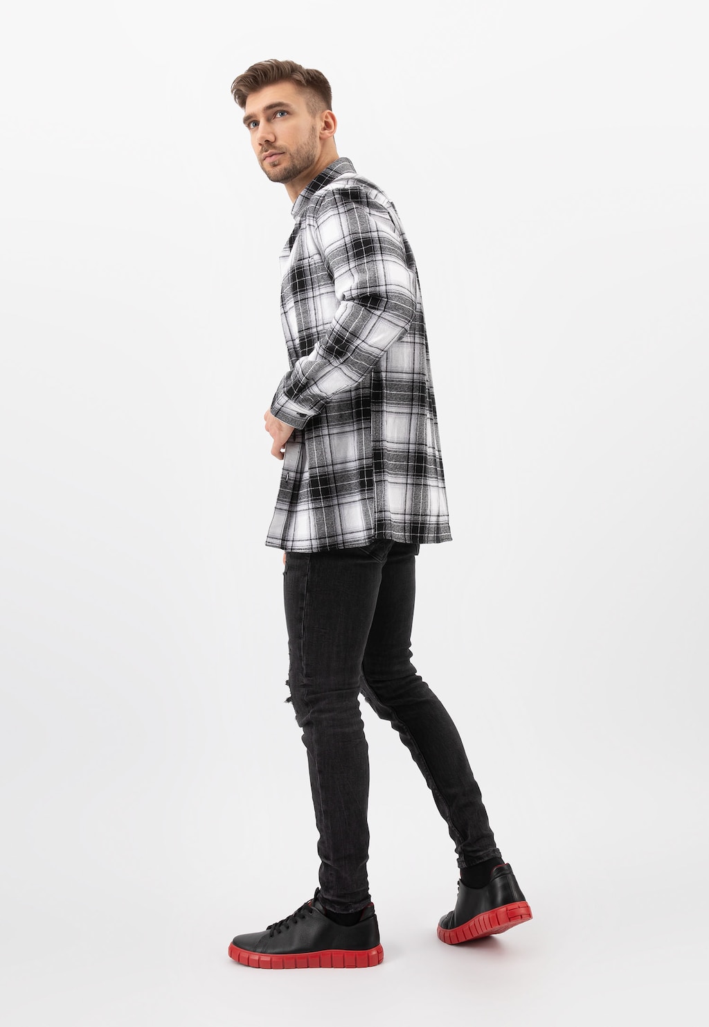 Czarne trampki męskie z czerwoną podeszwą 10110-51 Widok 1