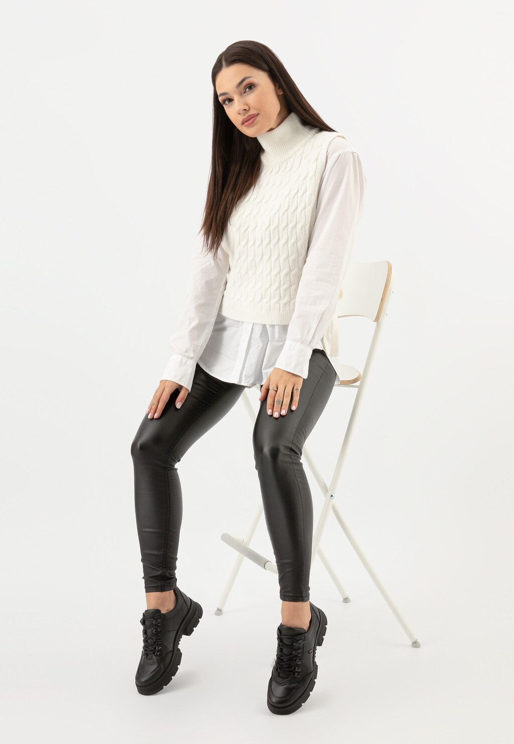 Czarne skórzane półbuty damskie z linii comfort 46108-51 Widok 7