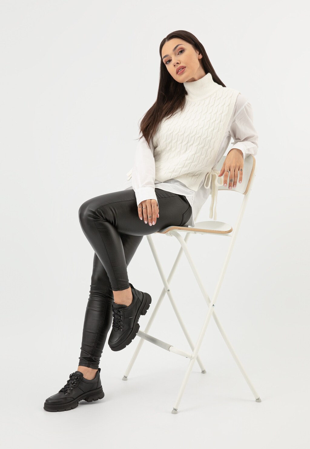 Czarne skórzane półbuty damskie z linii comfort 46108-51 Widok 9