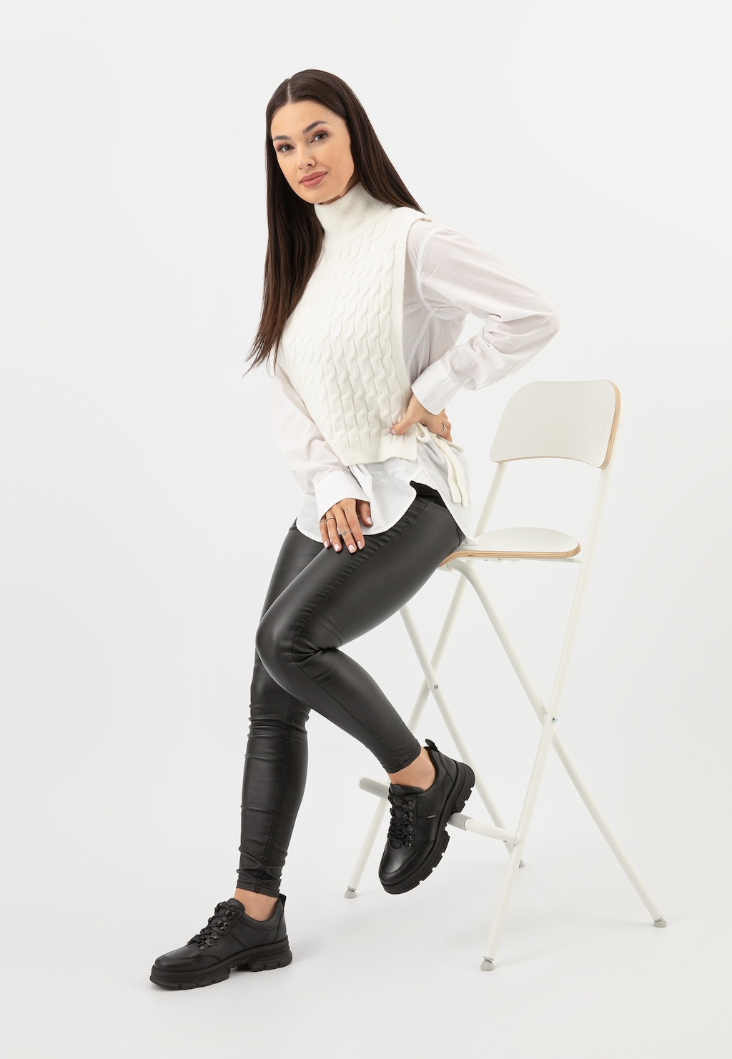 Czarne skórzane półbuty damskie z linii comfort 46108-51 Widok 1