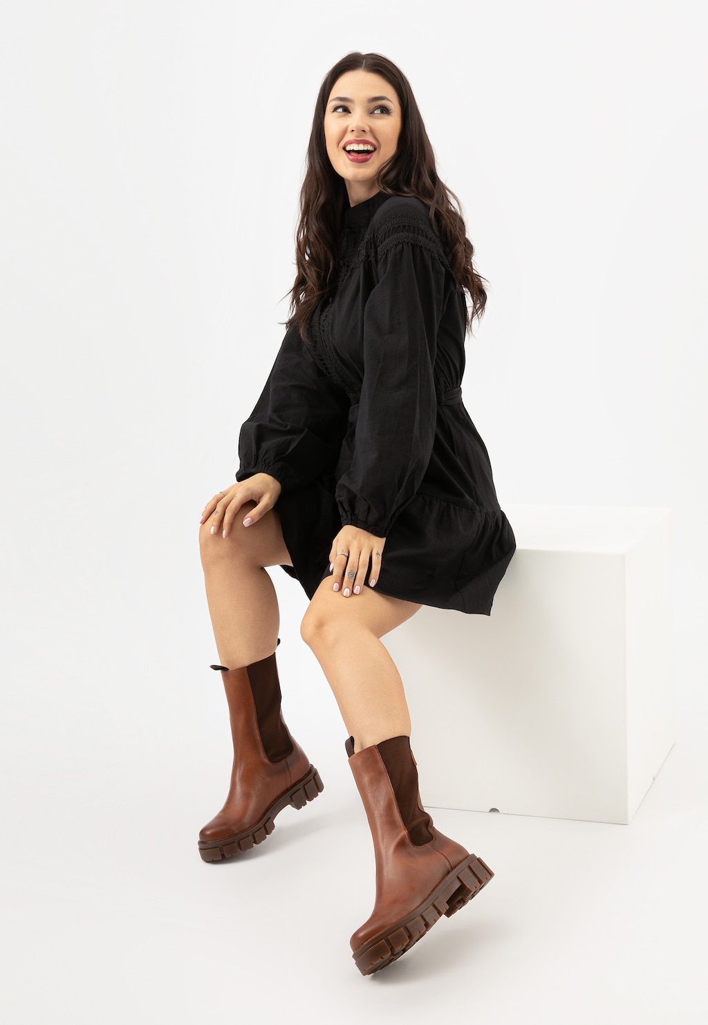 Hnedé dámske členkové čižmy z kože k jesenným outfitom 55117-52 Widok 1