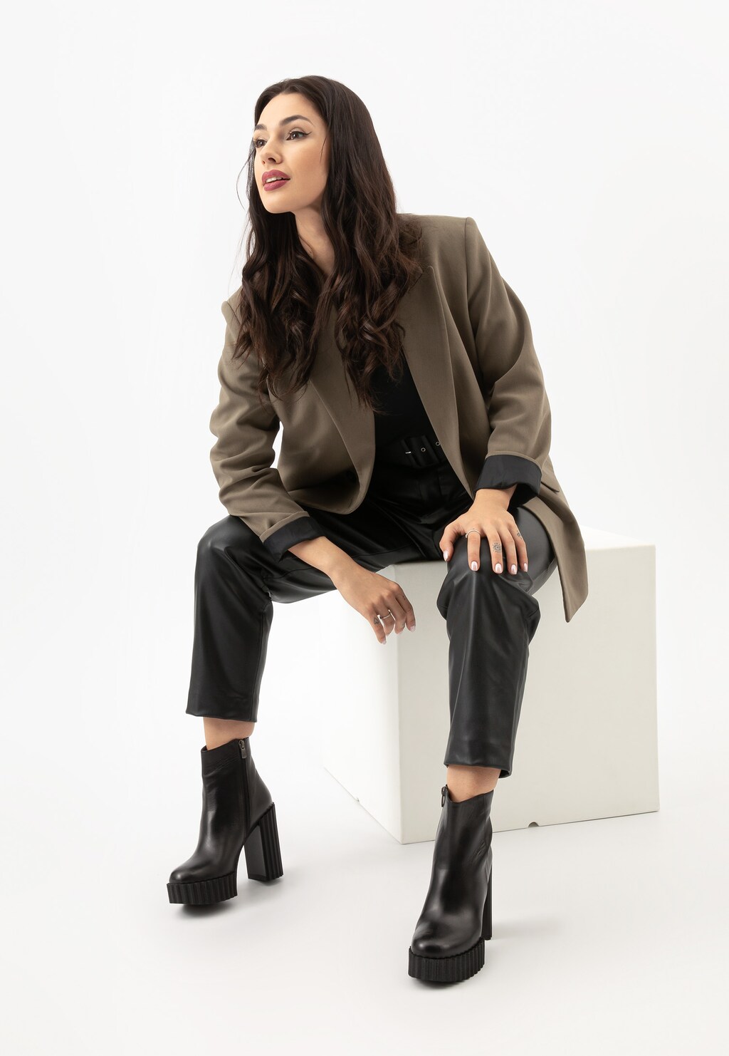 Czarne botki damskie na oryginalnym słupku 55173-51 Widok 7