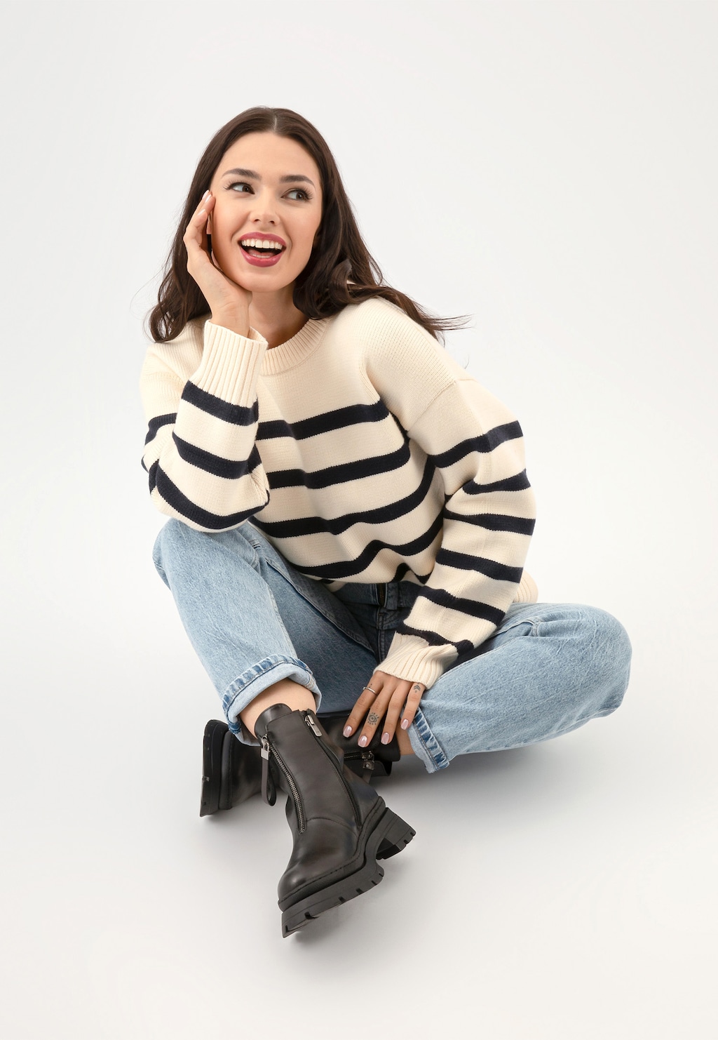 Czarne skórzane botki damskie z zamkiem z przodu 55180-51 Widok 7