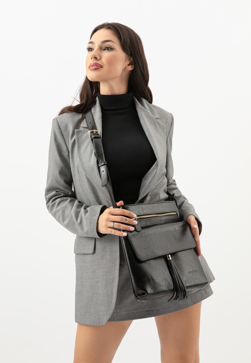 Czarna listonoszka damska z dwoiny foliowanej ze złotymi akcentami 80038-51 Widok 1