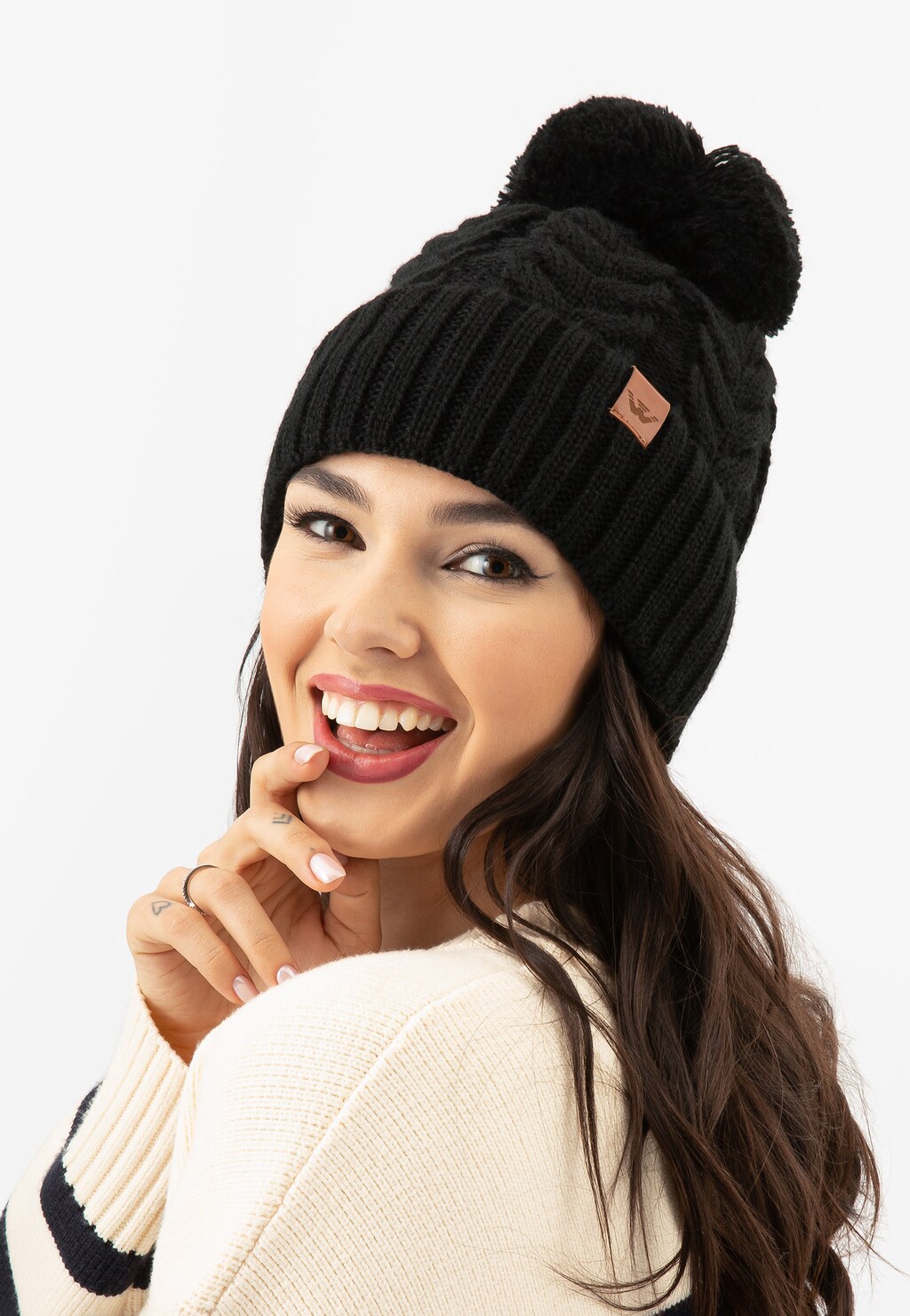 Czarna czapka damska z domieszką wełny 96013-11 Widok 1