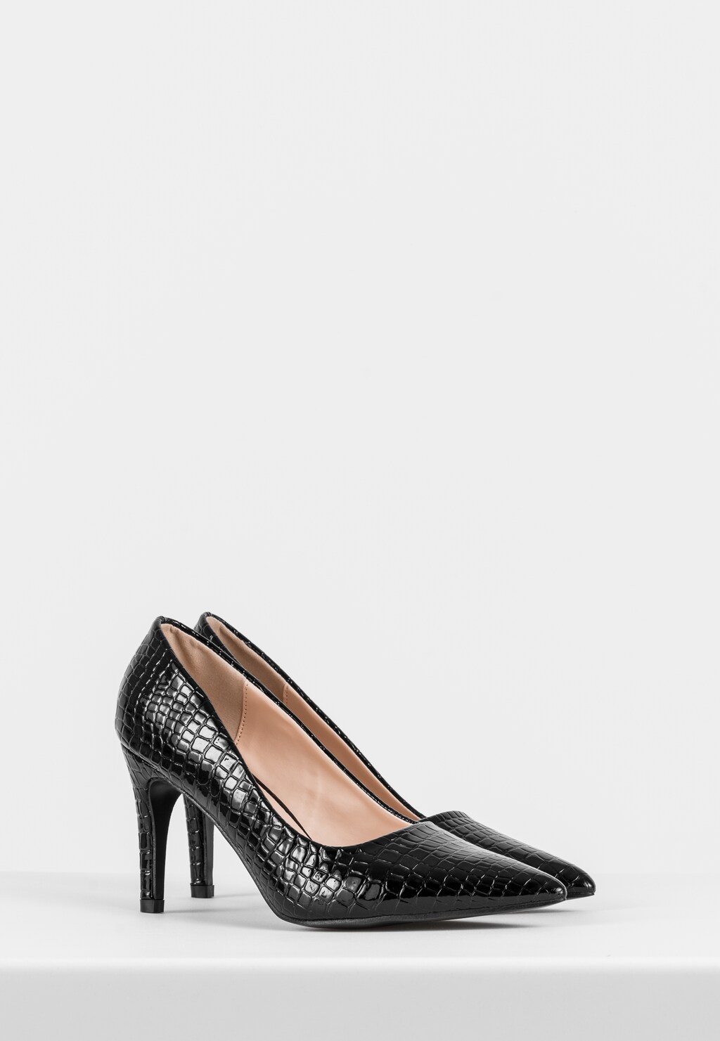 WJS czarne lakierowane czółenka z fakturą skóry krokodyla WJS35025-31 Widok 3