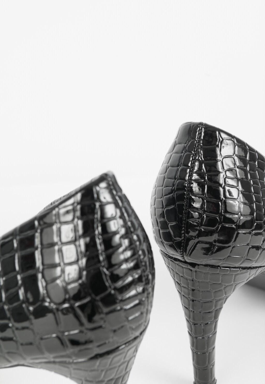 WJS czarne lakierowane czółenka z fakturą skóry krokodyla WJS35025-31 Widok 5
