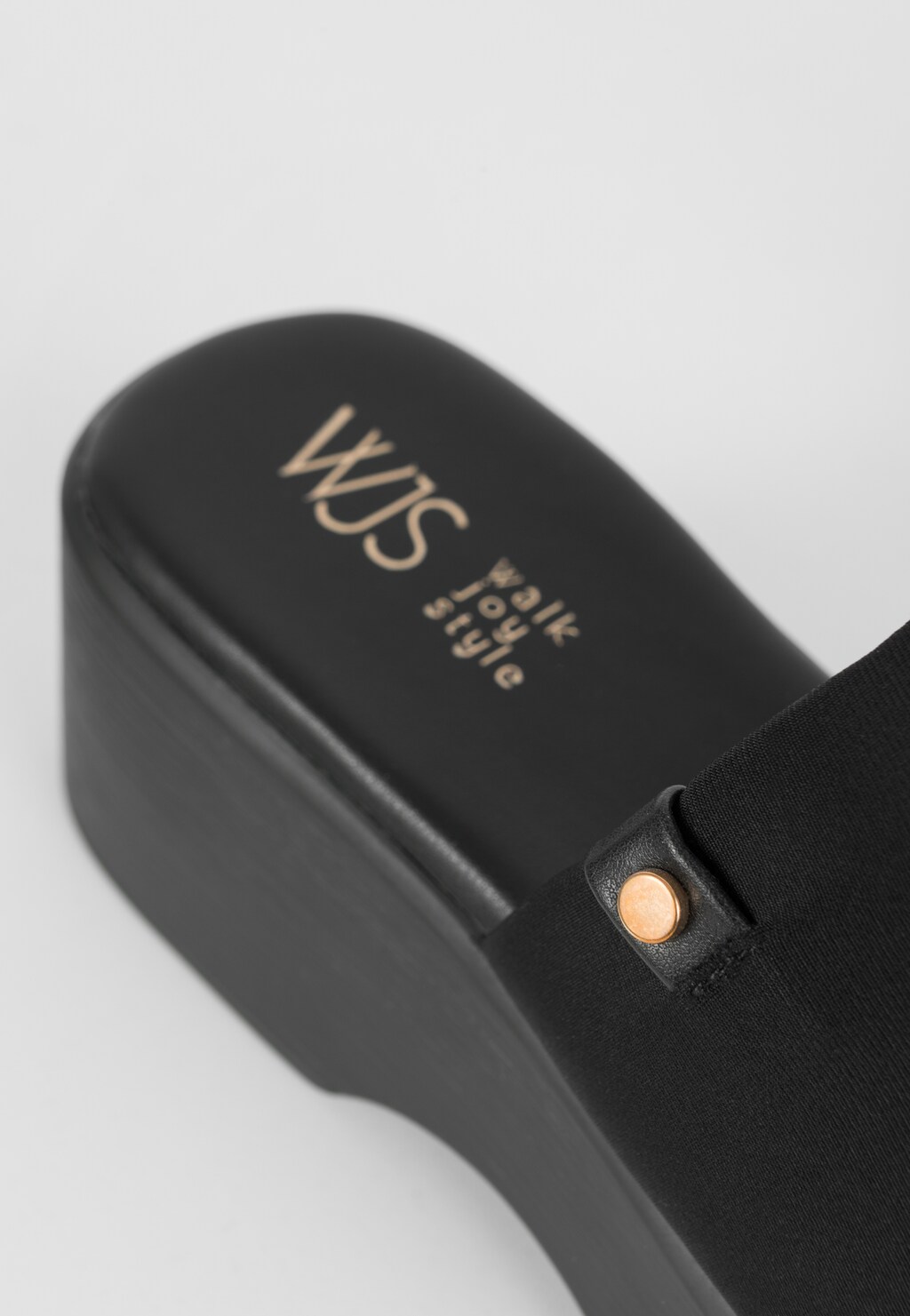 WJS czarne klapki damskie na platformie WJS91063-11 Widok 5
