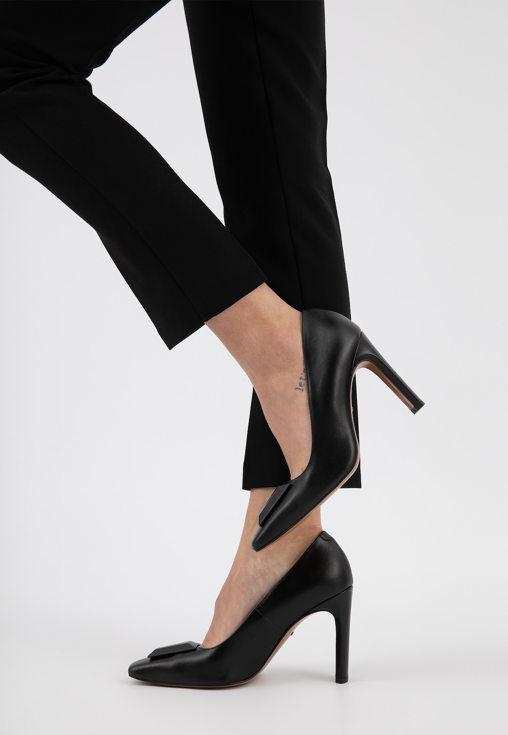 Čierne lodičky dámske z lícovej kože do práce aj na večierok 35119-51 Widok 9