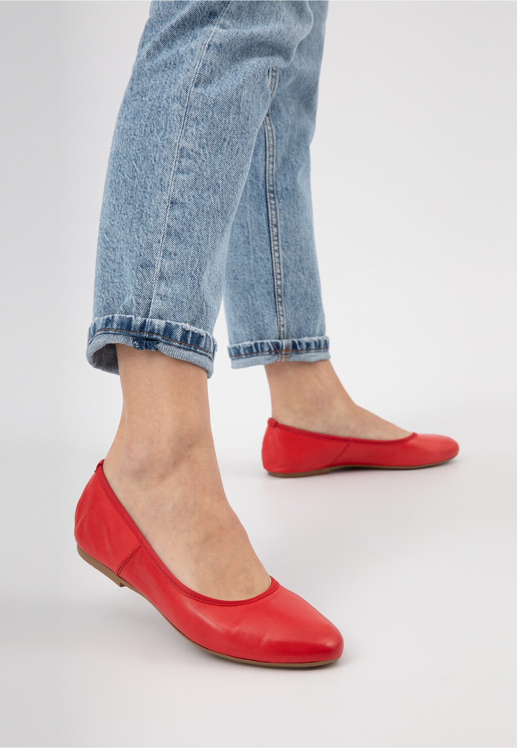 Wygodne czerwone baleriny damskie z linii Comfort 44021-55 Widok 7