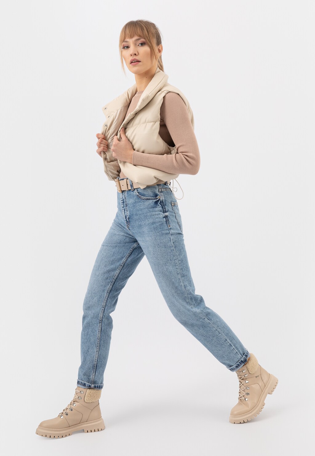 Beżowe ocieplane trzewiki damskie ze skóry licowej 64085-54 Widok 9