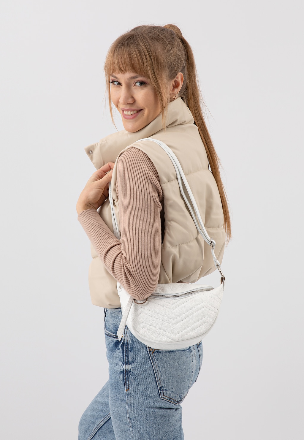 Bílá dámská taštička s ozdobným prošíváním 80093-59 Widok 1