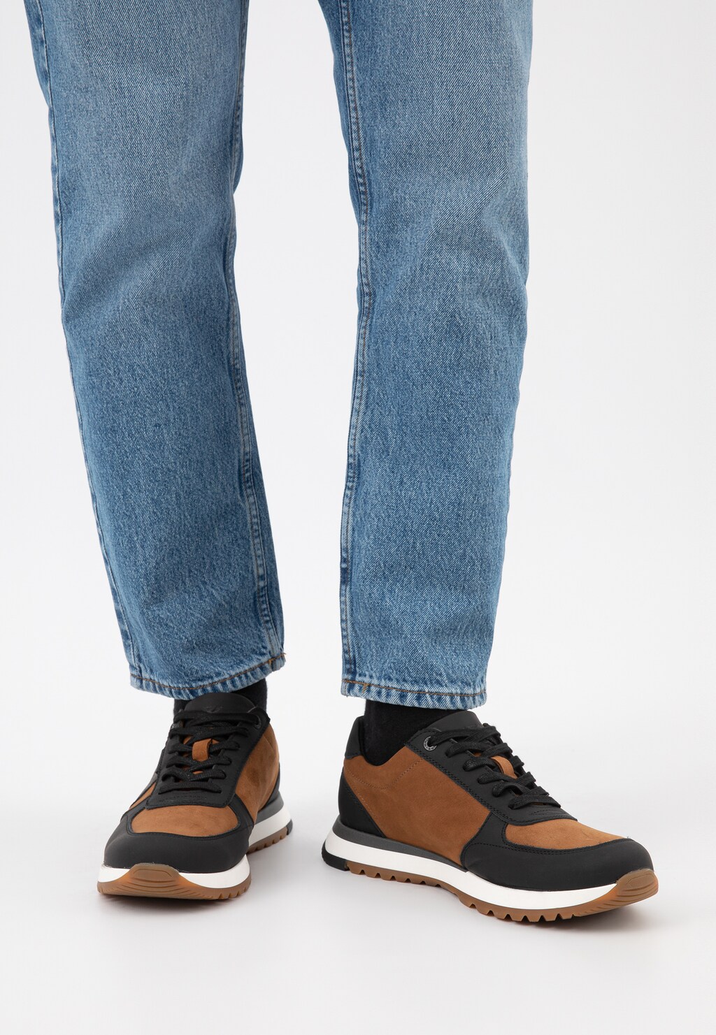 Czarne sneakersy męskie z brązowymi wstawkami 10132-78 Widok 7