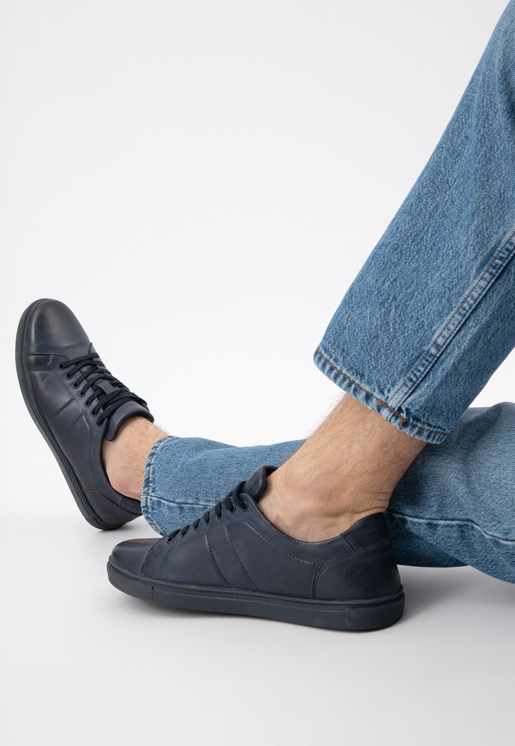 Granatowe skórzane trampki męskie w stylu casual 10036-56 Widok 10