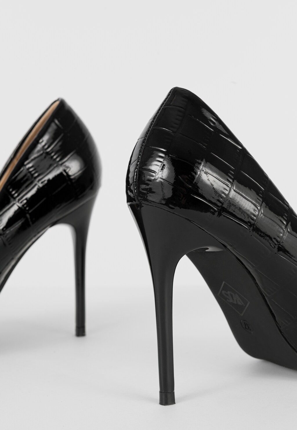 WJS czarne czółenka damskie lakierowane na smukłej szpilce WJS35021-31 Widok 5