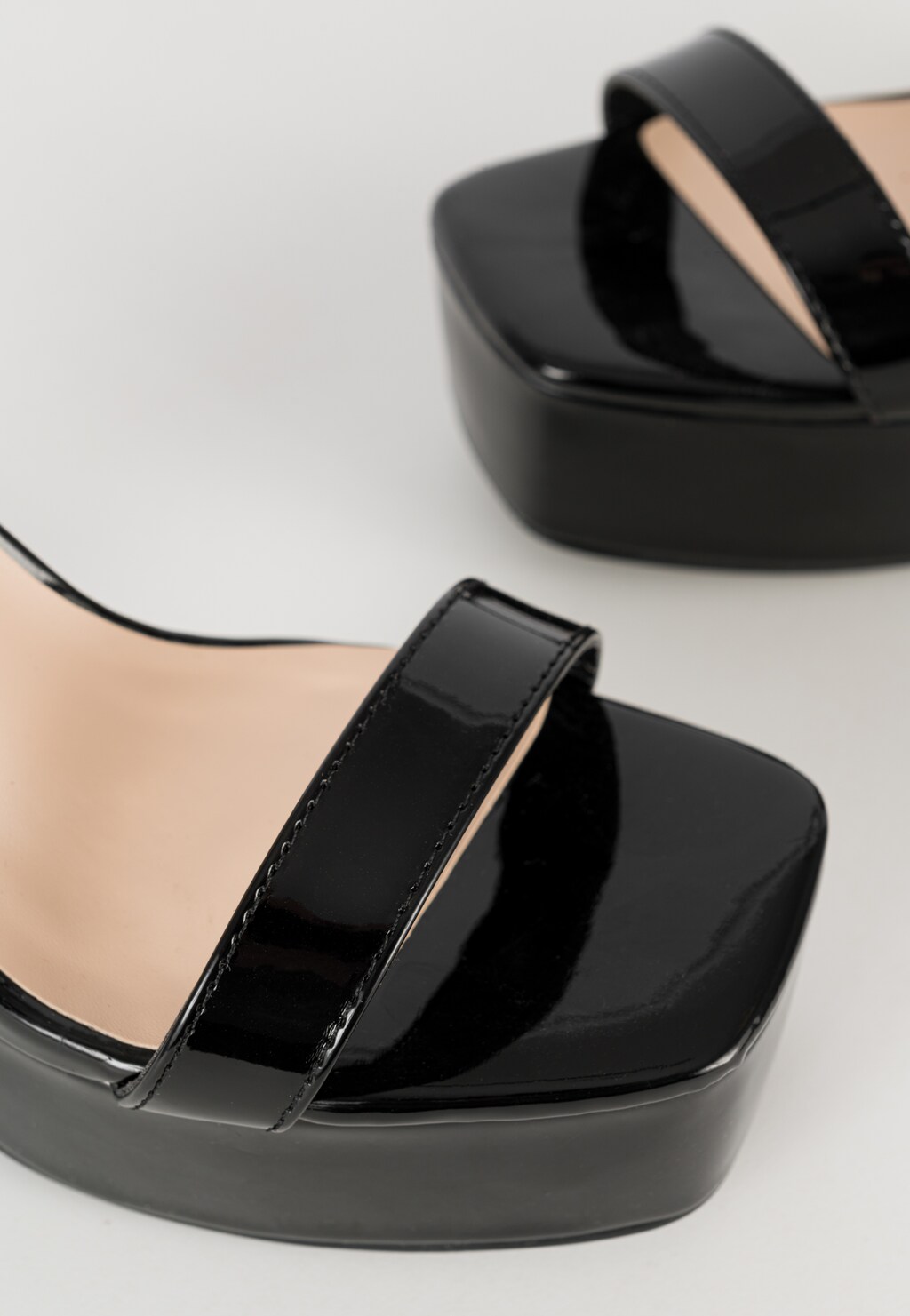 WJS sandały damskie na platformie w kolorze czarnym WJS74071-31 Widok 4