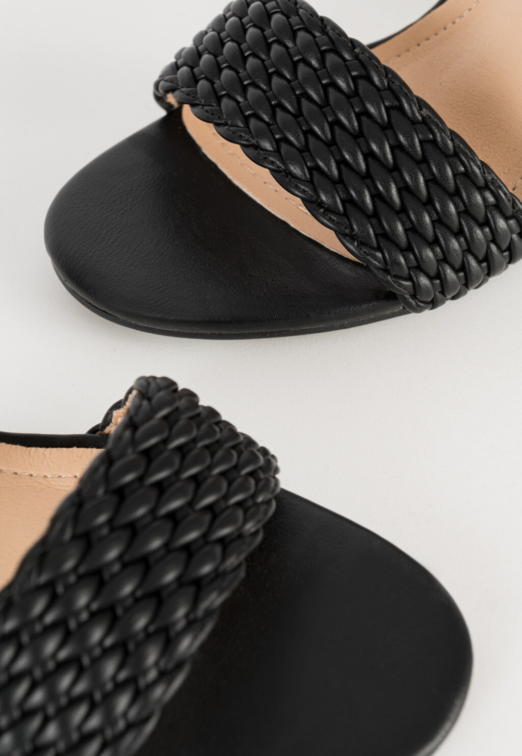 WJS czarne sandały damskie na obcasie z plecionym paskiem WJS74081-51 Widok 5