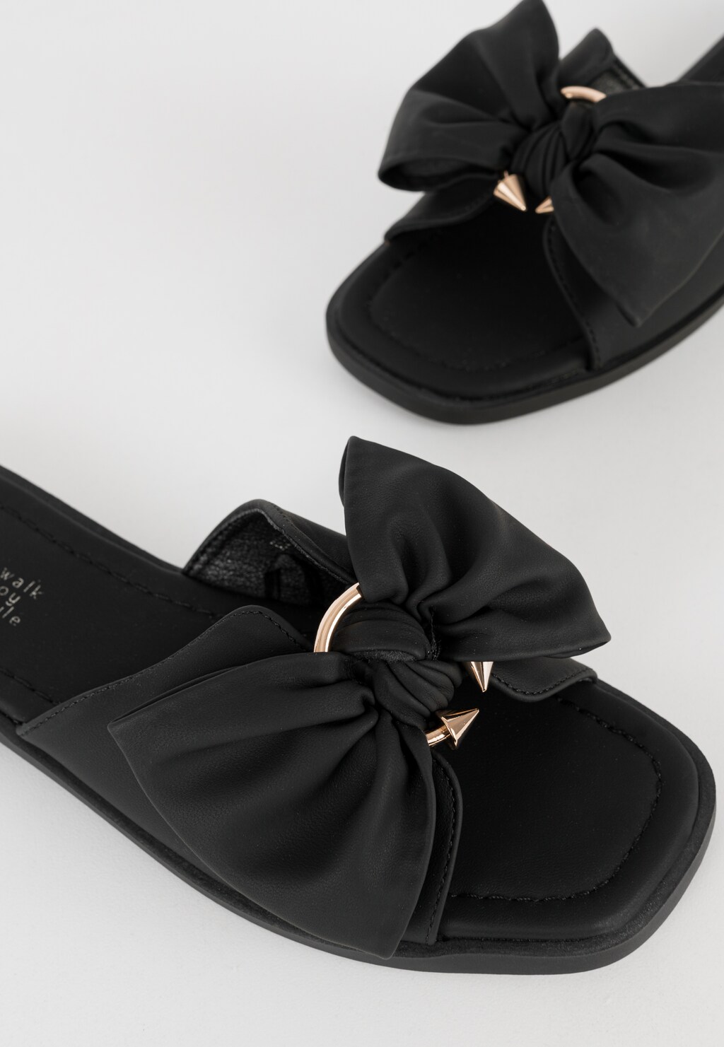 WJS czarne klapki damskie z kokardką WJS91066-51 Widok 4