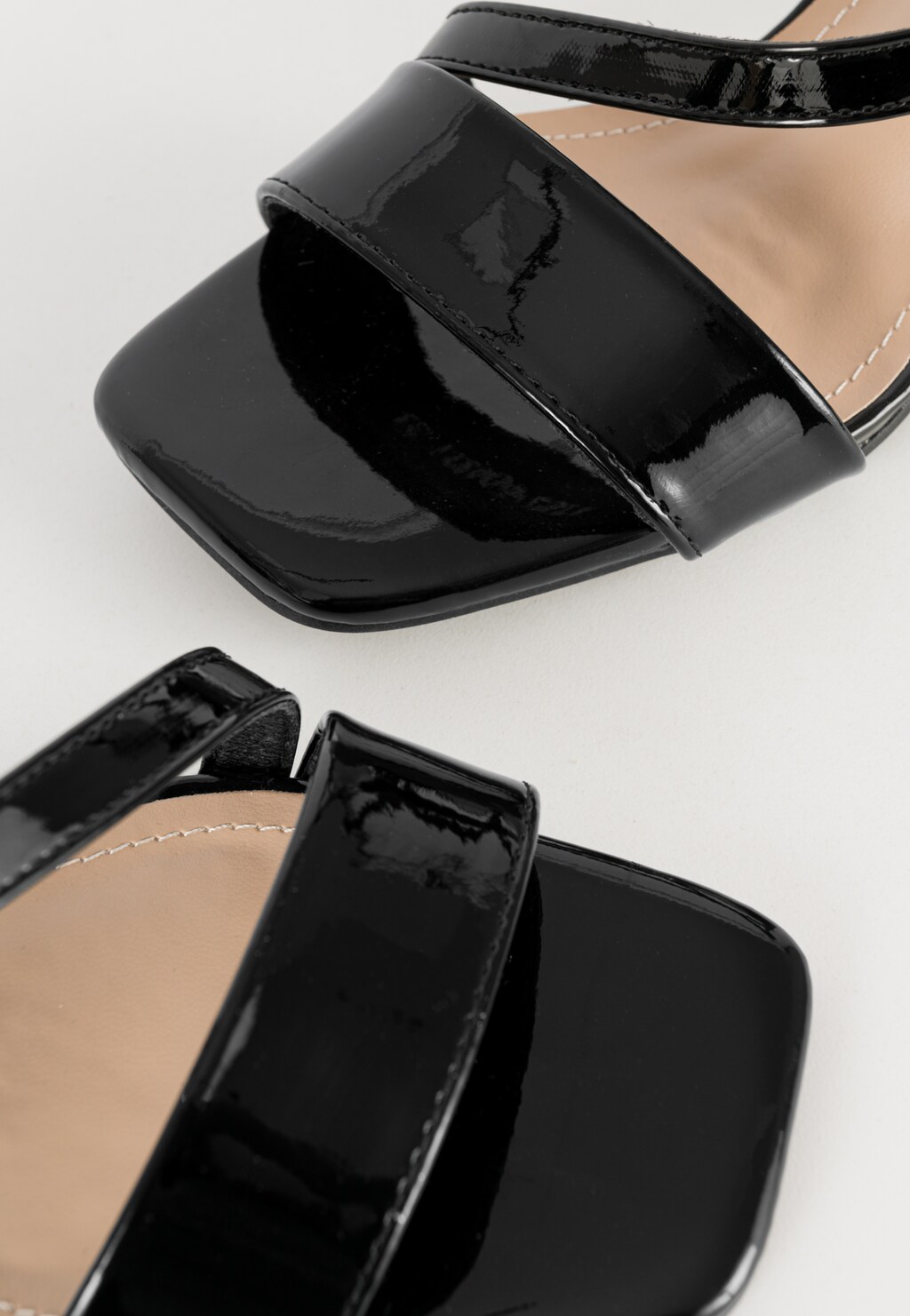 WJS czarne lakierowane sandały damskie na szerokim obcasie WJS74079-31 Widok 5