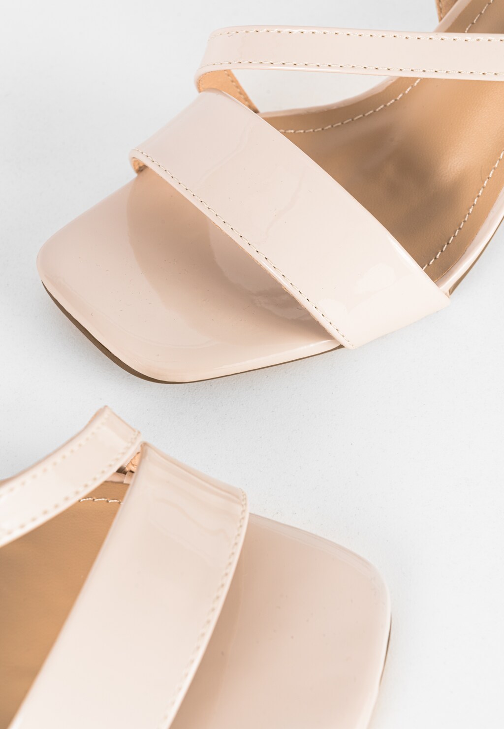 WJS beżowe lakierowane sandały damskie na obcasie WJS74079-34 Widok 5